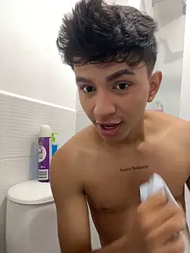 Snapshot of Leonarrrd_01 chatting on March 8, 3:17 am Leonarrrd 01 online show from March 8, 3:17 am