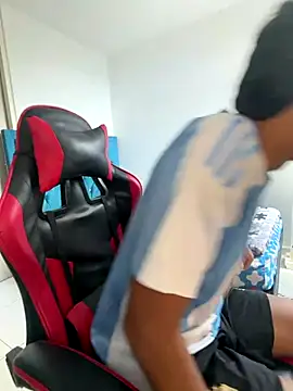 Leonarrrd 01 online show from December 17, 8:14 pm