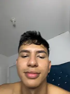 Snapshot of Leonarrrd_01 chatting on February 23, 7:22 am Leonarrrd 01 online show from February 23, 7:22 am