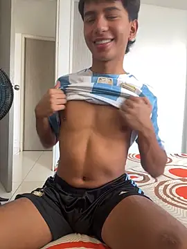 Snapshot of Leonarrrd_01 chatting on October 29, 3:22 pm Leonarrrd 01 online show from October 29, 3:22 pm