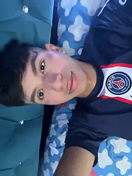 Snapshot of Leonarrrd_01 chatting on March 23, 1:42 am Leonarrrd 01 online show from March 23, 1:42 am