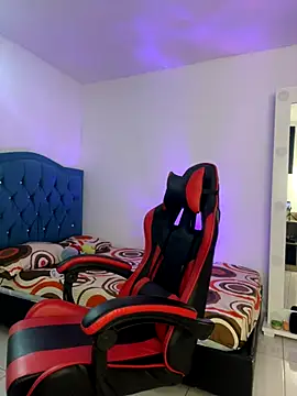 Snapshot of Leonarrrd_01 chatting on November 3, 11:30 pm Leonarrrd 01 online show from November 3, 11:30 pm