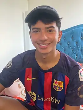 Snapshot of Leonarrrd_01 chatting on October 28, 9:14 pm Leonarrrd 01 online show from October 28, 9:14 pm