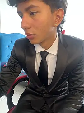 Snapshot of Leonarrrd_01 chatting on November 7, 6:23 pm Leonarrrd 01 online show from November 7, 6:23 pm