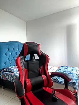 Snapshot of Leonarrrd_01 chatting on November 4, 5:28 pm Leonarrrd 01 online show from November 4, 5:28 pm