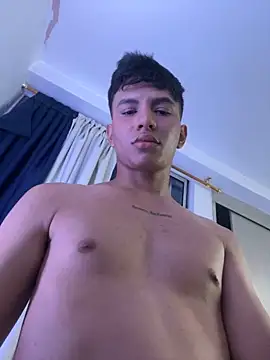 Snapshot of Leonarrrd_01 chatting on March 23, 4:49 am Leonarrrd 01 online show from March 23, 4:49 am