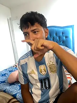 Snapshot of Leonarrrd_01 chatting on October 5, 8:10 pm Leonarrrd 01 online show from October 5, 8:10 pm