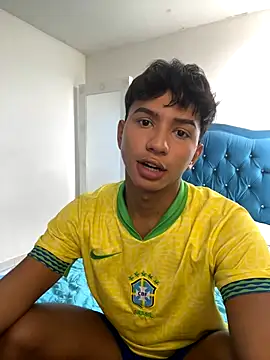 Snapshot of Leonarrrd_01 chatting on October 10, 8:09 pm Leonarrrd 01 online show from October 10, 8:09 pm