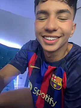 Snapshot of Leonarrrd_01 chatting on March 22, 2:37 am Leonarrrd 01 online show from March 22, 2:37 am