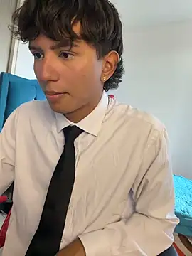 Snapshot of Leonarrrd_01 chatting on December 1, 9:48 pm Leonarrrd 01 online show from December 1, 9:48 pm