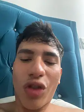 Snapshot of Leonarrrd_01 chatting on March 16, 10:20 pm Leonarrrd 01 online show from March 16, 10:20 pm