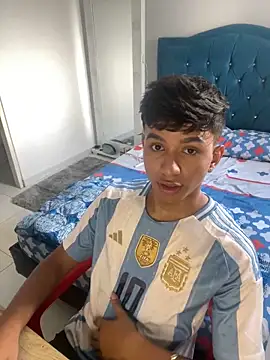 Snapshot of Leonarrrd_01 chatting on February 15, 10:00 pm Leonarrrd 01 online show from February 15, 10:00 pm