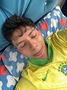 Snapshot of Leonarrrd_01 chatting on March 5, 6:23 pm Leonarrrd 01 online show from March 5, 6:23 pm