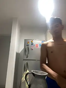 Snapshot of Leonarrrd_01 chatting on March 16, 5:03 am Leonarrrd 01 online show from March 16, 5:03 am