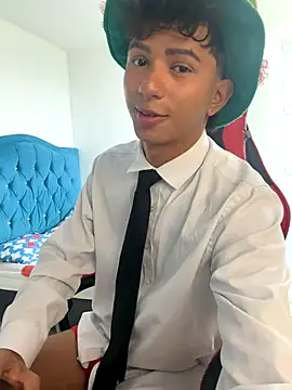 Leonarrrd 01 online show from December 5, 7:34 pm