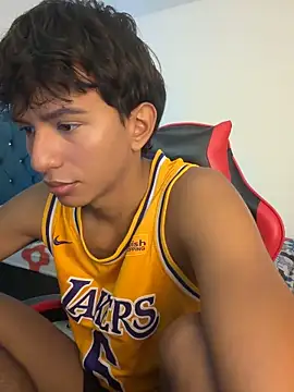 Leonarrrd 01 online show from February 9, 12:08 am