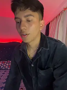 Snapshot of Leonarrrd_01 chatting on February 15, 3:20 am Leonarrrd 01 online show from February 15, 3:20 am