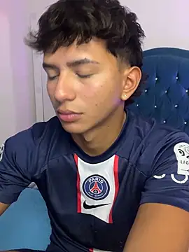 Snapshot of Leonarrrd_01 chatting on October 7, 3:18 am Leonarrrd 01 online show from October 7, 3:18 am