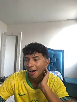 Snapshot of Leonarrrd_01 chatting on September 27, 8:37 pm Leonarrrd 01 online show from September 27, 8:37 pm