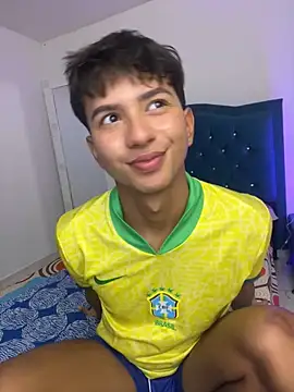 Snapshot of Leonarrrd_01 chatting on October 15, 12:09 am Leonarrrd 01 online show from October 15, 12:09 am