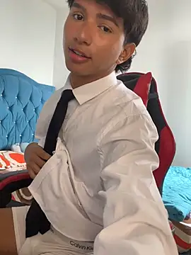 Snapshot of Leonarrrd_01 chatting on November 28, 5:35 pm Leonarrrd 01 online show from November 28, 5:35 pm