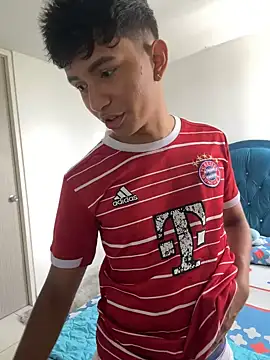 Snapshot of Leonarrrd_01 chatting on March 10, 7:40 pm Leonarrrd 01 online show from March 10, 7:40 pm