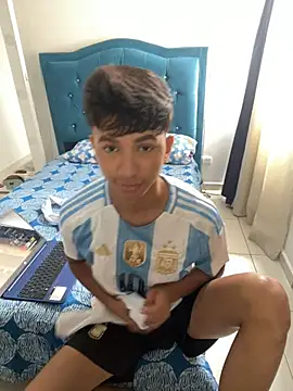 Snapshot of Leonarrrd_01 chatting on March 7, 4:55 pm Leonarrrd 01 online show from March 7, 4:55 pm