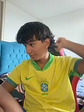 Snapshot of Leonarrrd_01 chatting on December 3, 4:50 pm Leonarrrd 01 online show from December 3, 4:50 pm