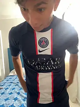 Snapshot of Leonarrrd_01 chatting on March 12, 6:53 pm Leonarrrd 01 online show from March 12, 6:53 pm