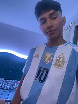 Snapshot of Leonarrrd_01 chatting on March 19, 11:25 pm Leonarrrd 01 online show from March 19, 11:25 pm