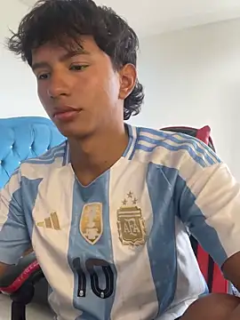 Snapshot of Leonarrrd_01 chatting on November 25, 9:04 pm Leonarrrd 01 online show from November 25, 9:04 pm