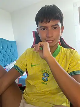 Leonarrrd 01 online show from December 16, 8:13 pm