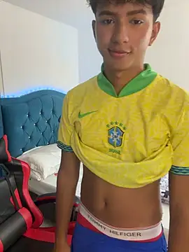 Leonarrrd 01 online show from February 27, 9:58 pm