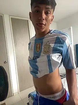 Snapshot of Leonarrrd_01 chatting on February 27, 5:47 pm Leonarrrd 01 online show from February 27, 5:47 pm