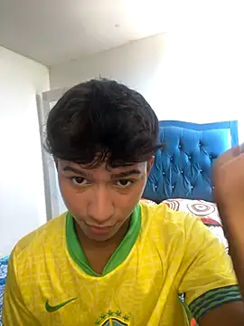 Snapshot of Leonarrrd_01 chatting on October 1, 8:24 pm Leonarrrd 01 online show from October 1, 8:24 pm