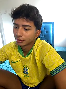 Snapshot of Leonarrrd_01 chatting on October 20, 9:04 pm Leonarrrd 01 online show from October 20, 9:04 pm