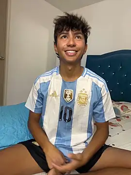 Snapshot of Leonarrrd_01 chatting on September 20, 11:32 pm Leonarrrd 01 online show from September 20, 11:32 pm