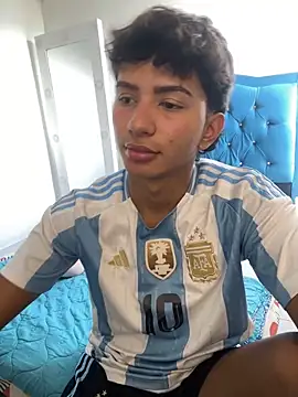 Snapshot of Leonarrrd_01 chatting on October 26, 4:40 pm Leonarrrd 01 online show from October 26, 4:40 pm