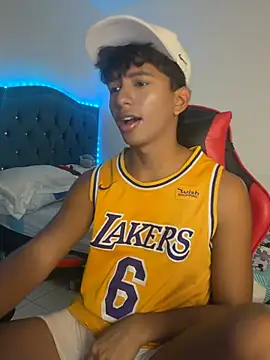 Leonarrrd 01 online show from February 2, 1:26 am