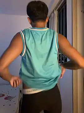 Leonarrrd 01 online show from February 25, 11:37 pm