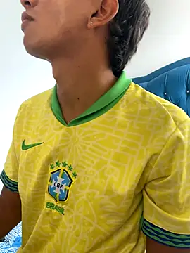 Snapshot of Leonarrrd_01 chatting on October 12, 7:37 pm Leonarrrd 01 online show from October 12, 7:37 pm