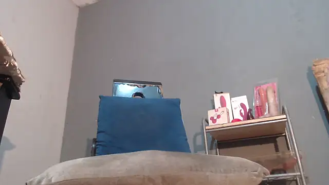 Snapshot of Amazing12inch chatting on May 1, 4:39 am Amazing12inch online show from May 1, 4:39 am