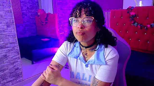 miahernadez303av online show from February 16, 2:54 am