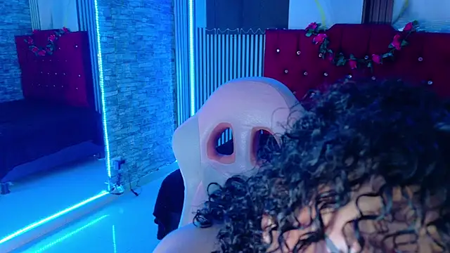 miahernadez303av online show from March 1, 4:12 am