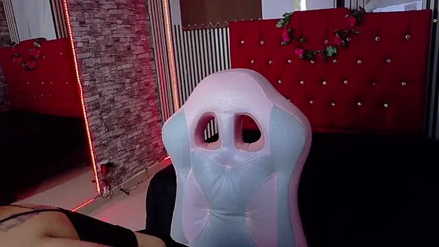 miahernadez303av online show from January 15, 3:54 am