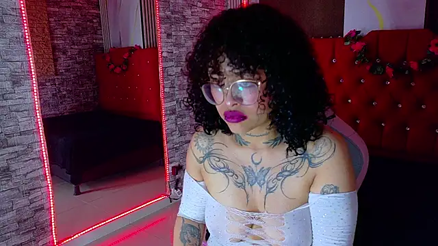 miahernadez303av online show from March 5, 4:53 am