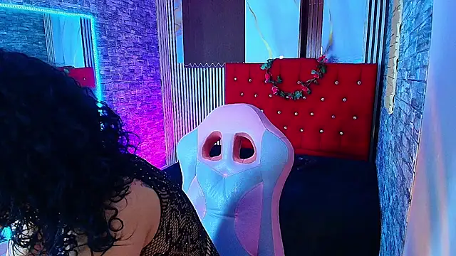 miahernadez303av online show from December 2, 4:03 am