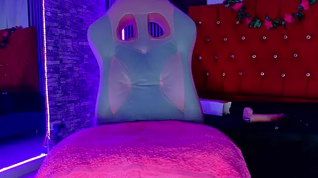 miahernadez303av online show from March 2, 7:26 am