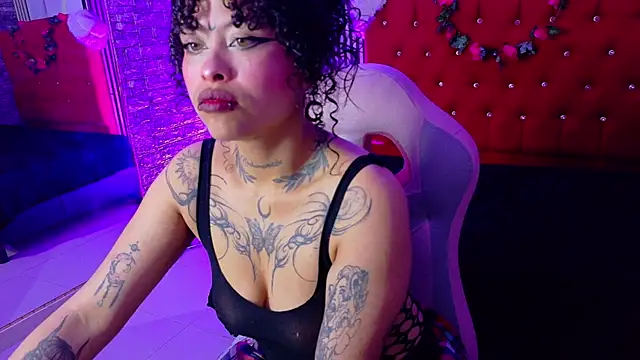 miahernadez303av online show from February 11, 4:23 am