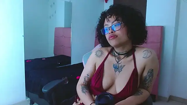 miahernadez303av online show from March 3, 8:51 am